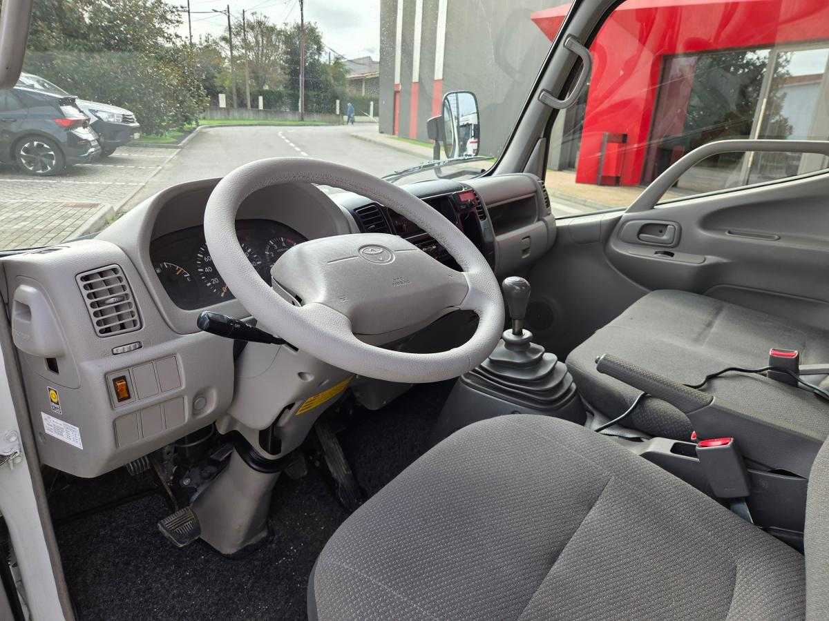 toyota-dyna-2011-diesel-2982cc