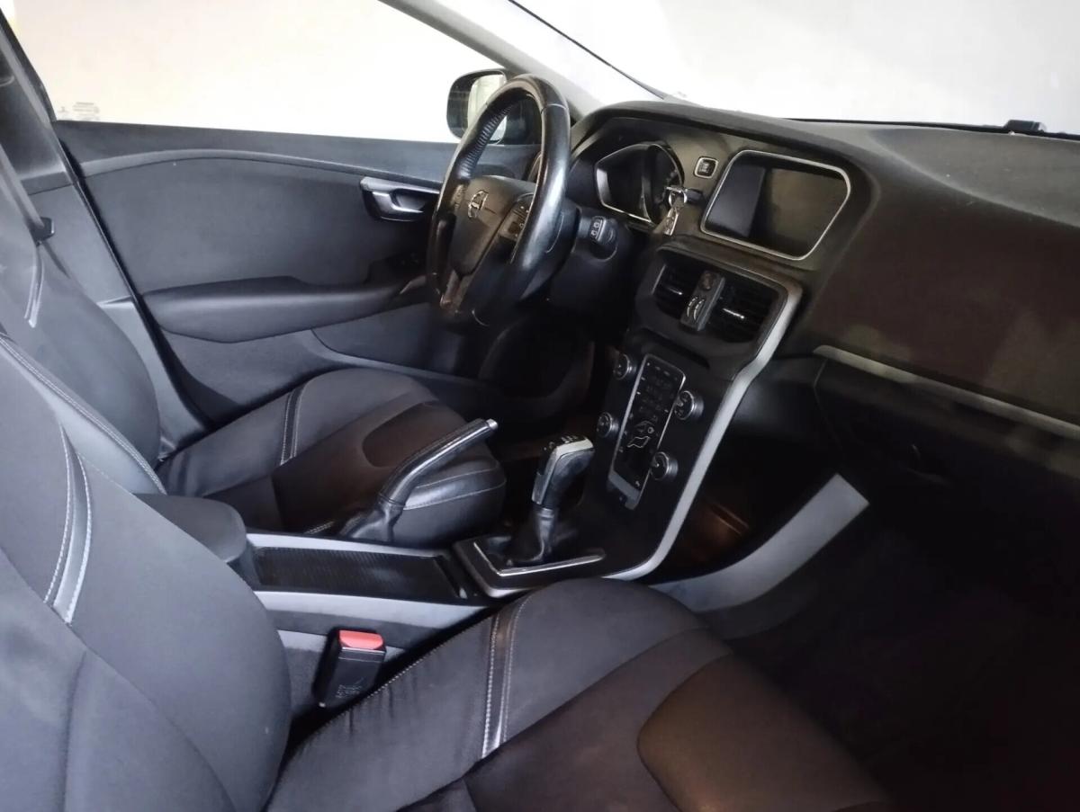 volvo-v40-2016-diesel-1969cc