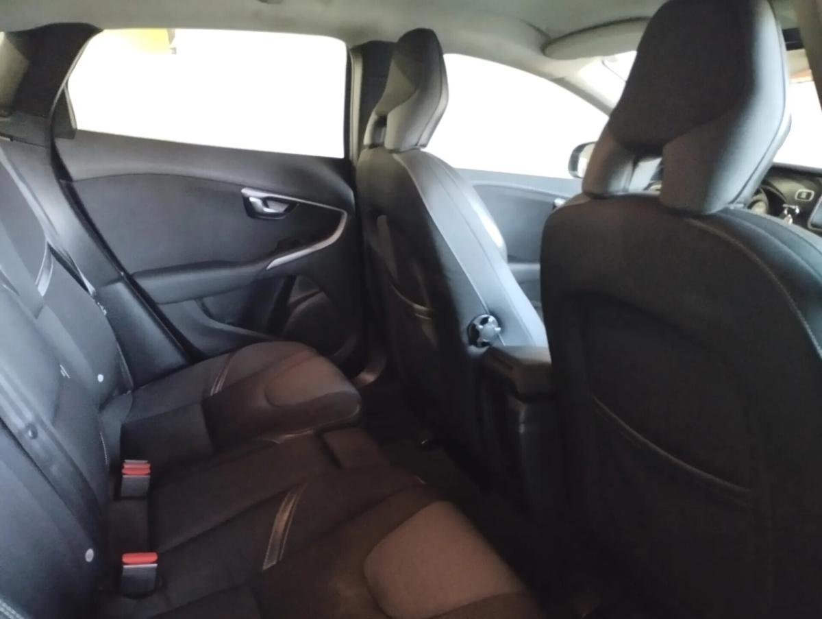 volvo-v40-2016-diesel-1969cc