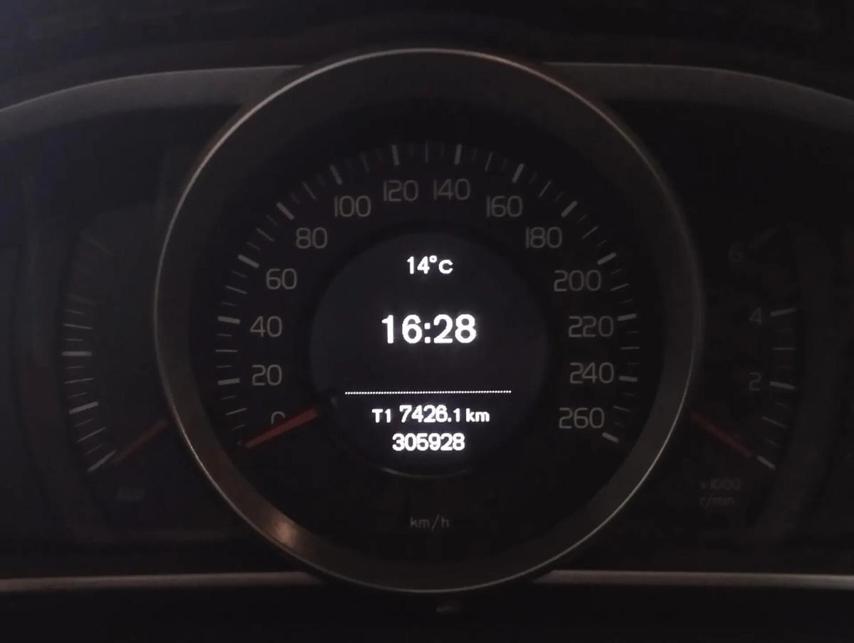 volvo-v40-2016-diesel-1969cc