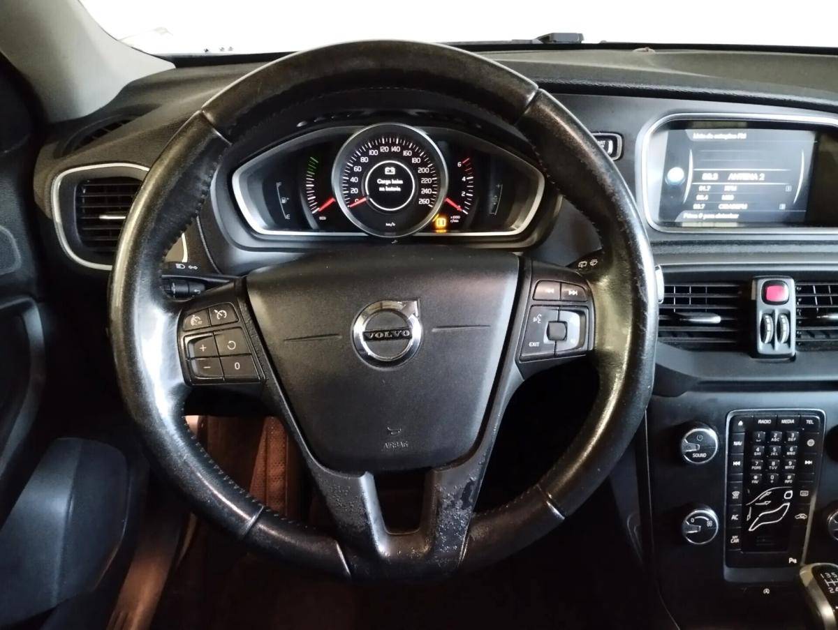 volvo-v40-2016-diesel-1969cc