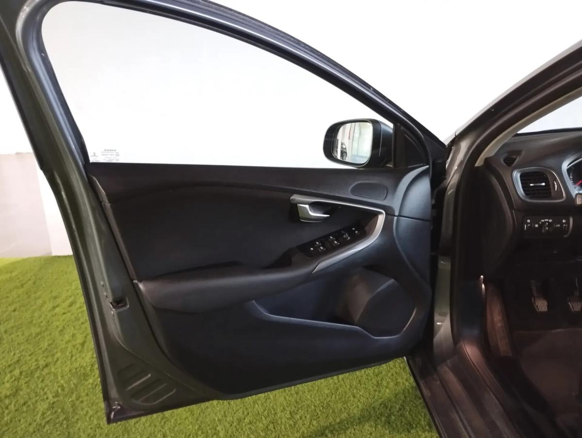 volvo-v40-2016-diesel-1969cc