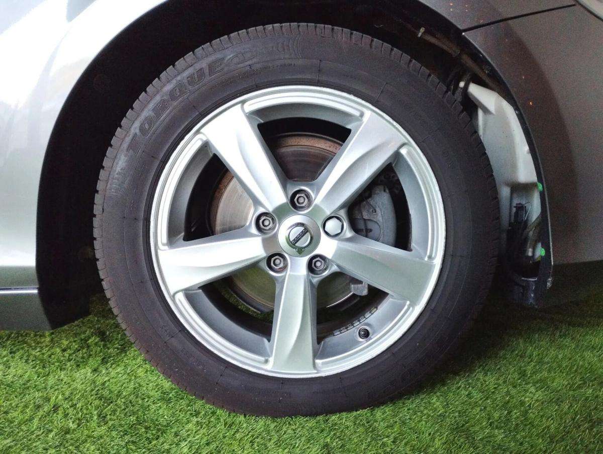 volvo-v40-2016-diesel-1969cc