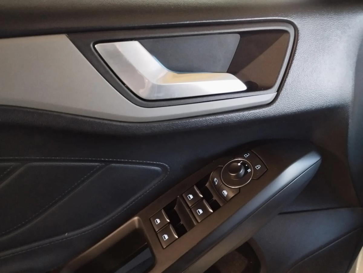 ford-focus-2022-hibrido-a-gasolina-999cc