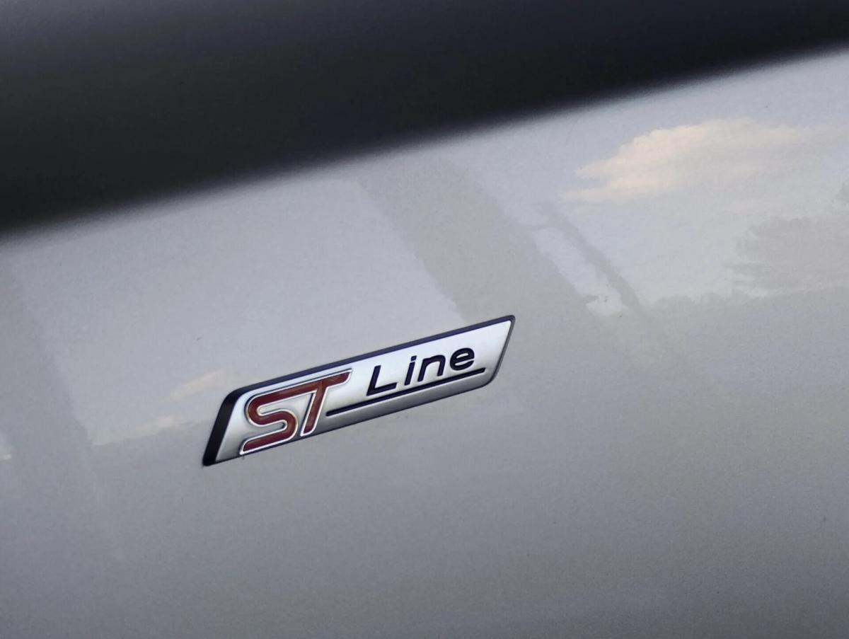 ford-focus-2022-hibrido-a-gasolina-999cc