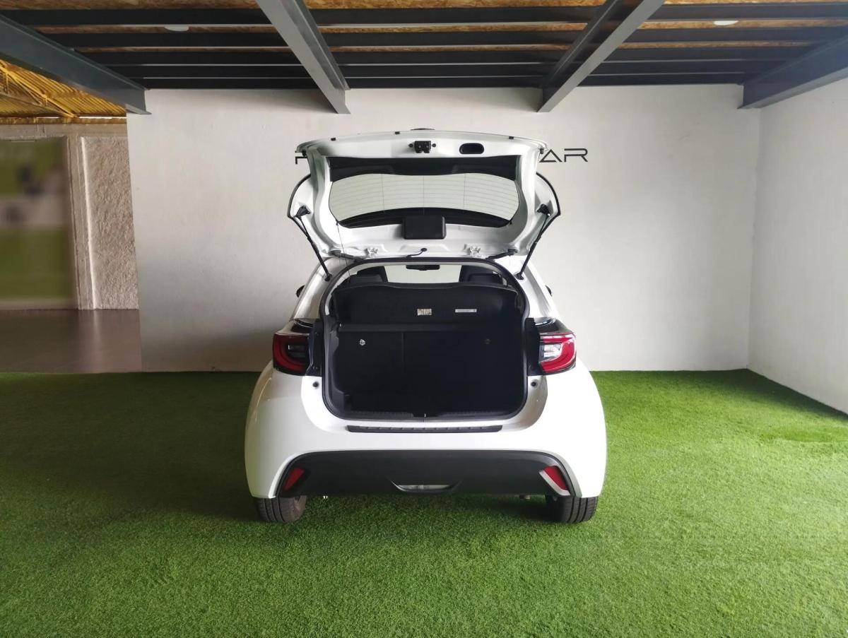 toyota-yaris-2022-hibrido-a-gasolina-1490cc