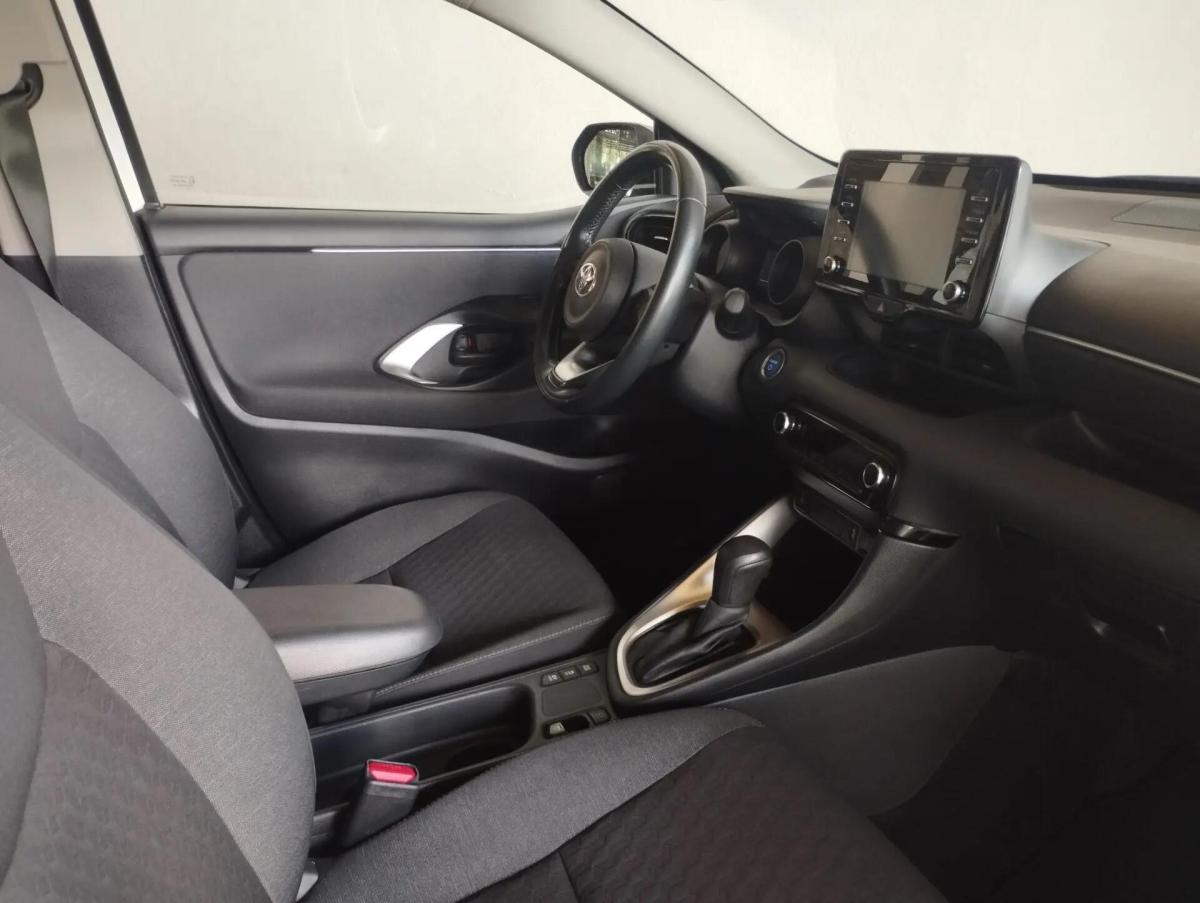 toyota-yaris-2022-hibrido-a-gasolina-1490cc