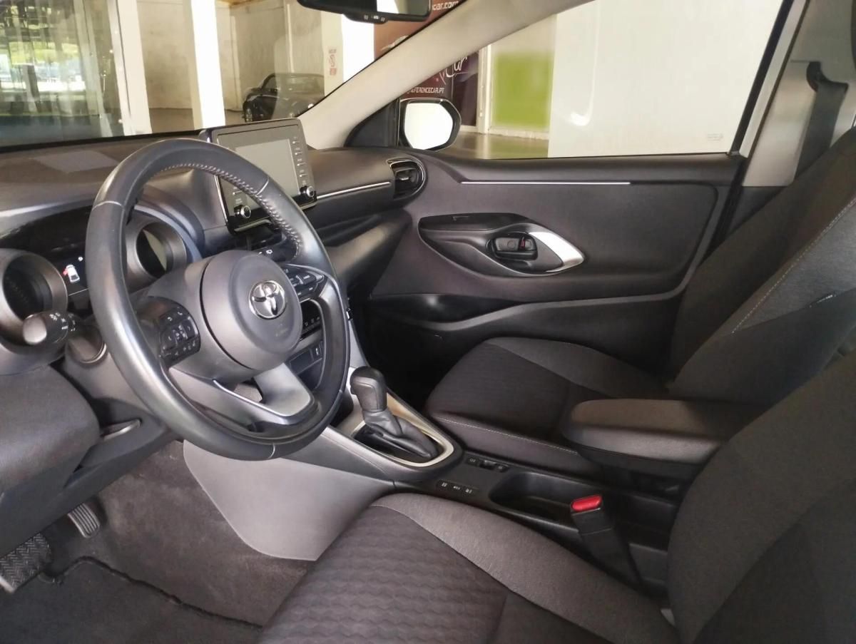 toyota-yaris-2022-hibrido-a-gasolina-1490cc