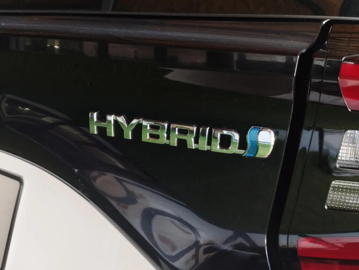 toyota-yaris-2022-hibrido-a-gasolina-1490cc