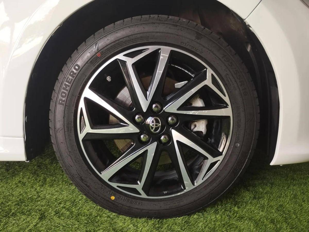 toyota-yaris-2022-hibrido-a-gasolina-1490cc
