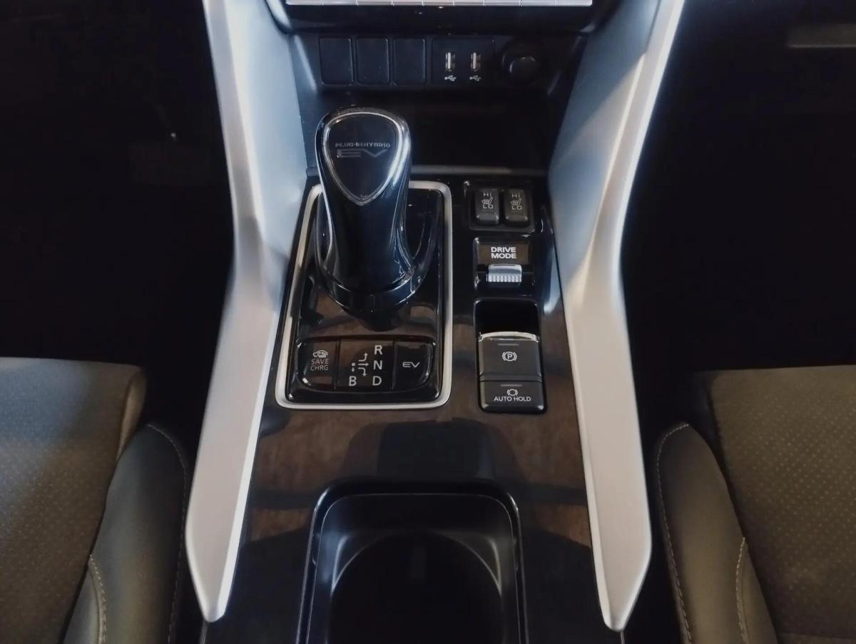 mitsubishi-eclipse-cross-2022-hibrido-a-gasolina-2360cc