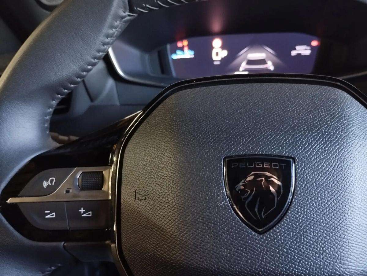 peugeot-e-2008-2024-eletrico-0cc