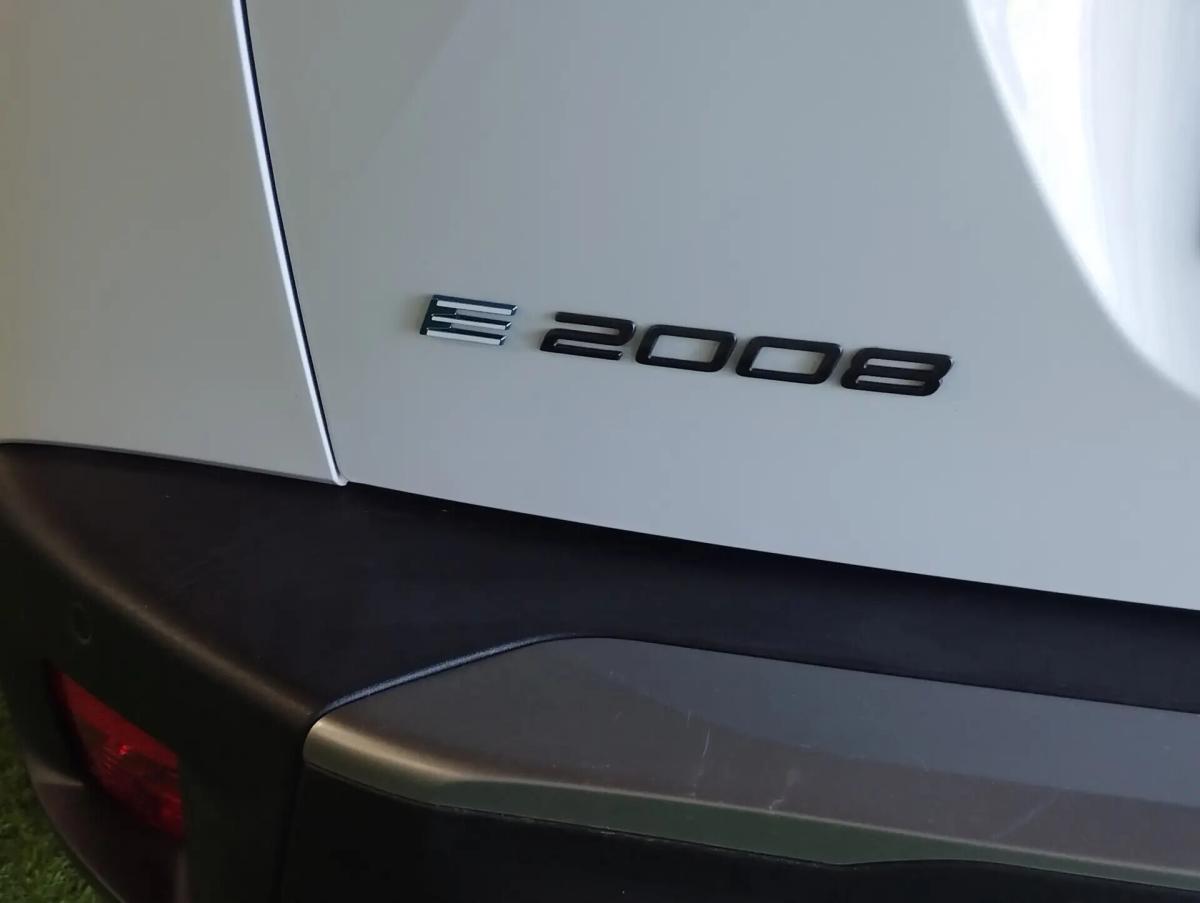 peugeot-e-2008-2024-eletrico-0cc