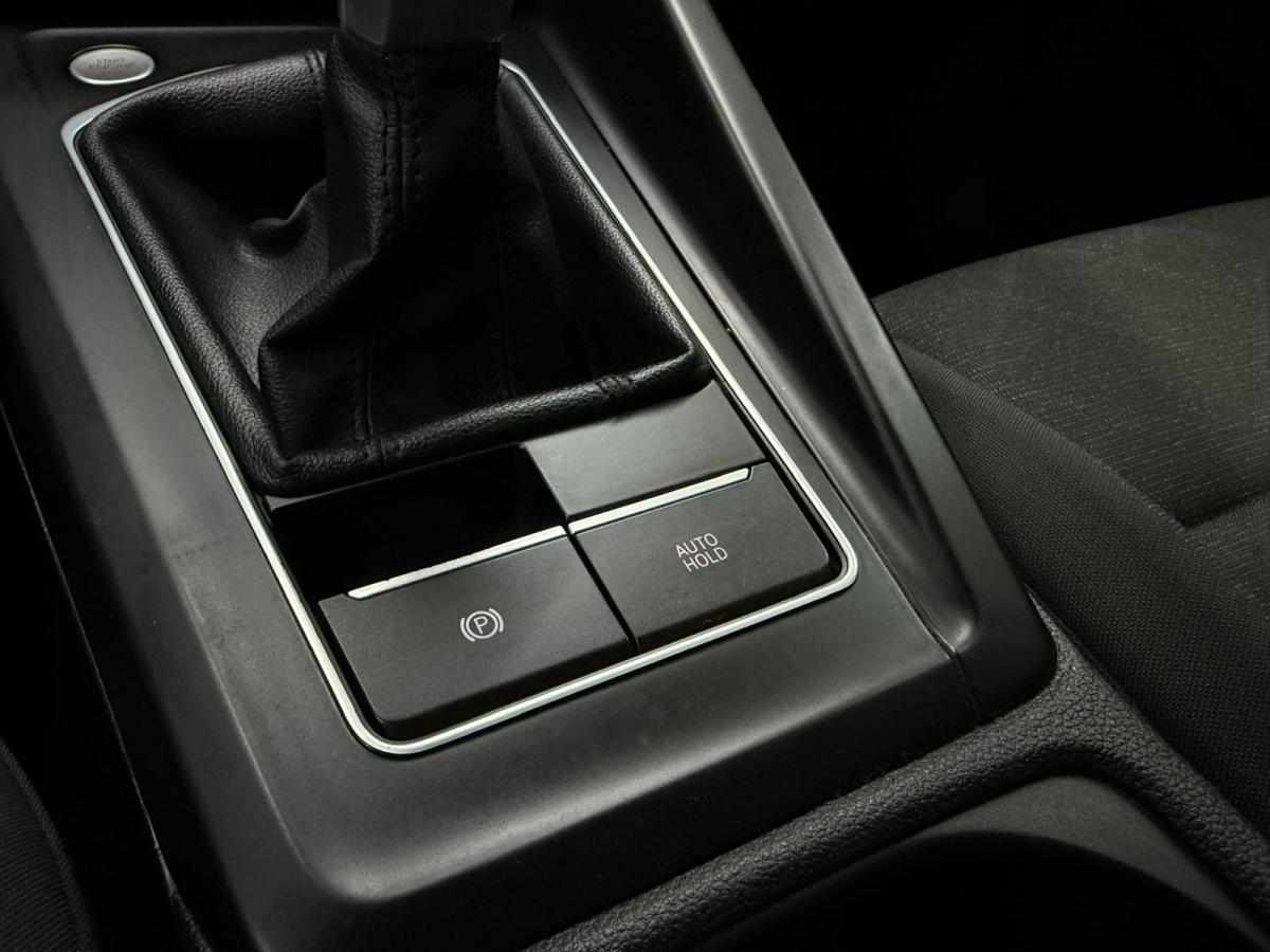 volkswagen-golf-1-0-tsi-bluemotion-2023-gasolina-999cc
