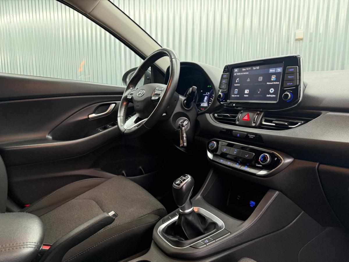 hyundai-i30-1-6-crdi-2021-diesel-1598cc