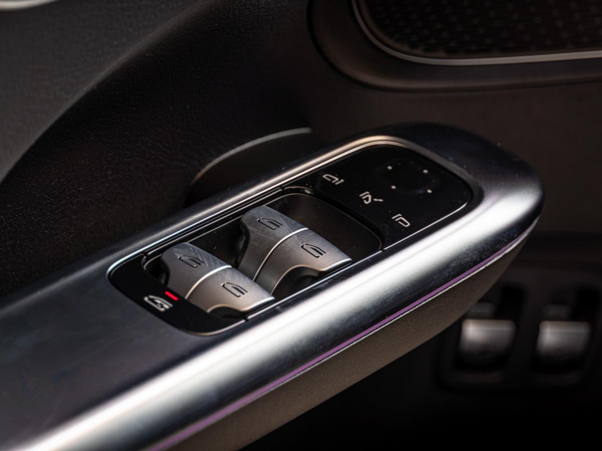 mercedes-benz-classe-c-2023-hibrido-a-gasolina-1999cc
