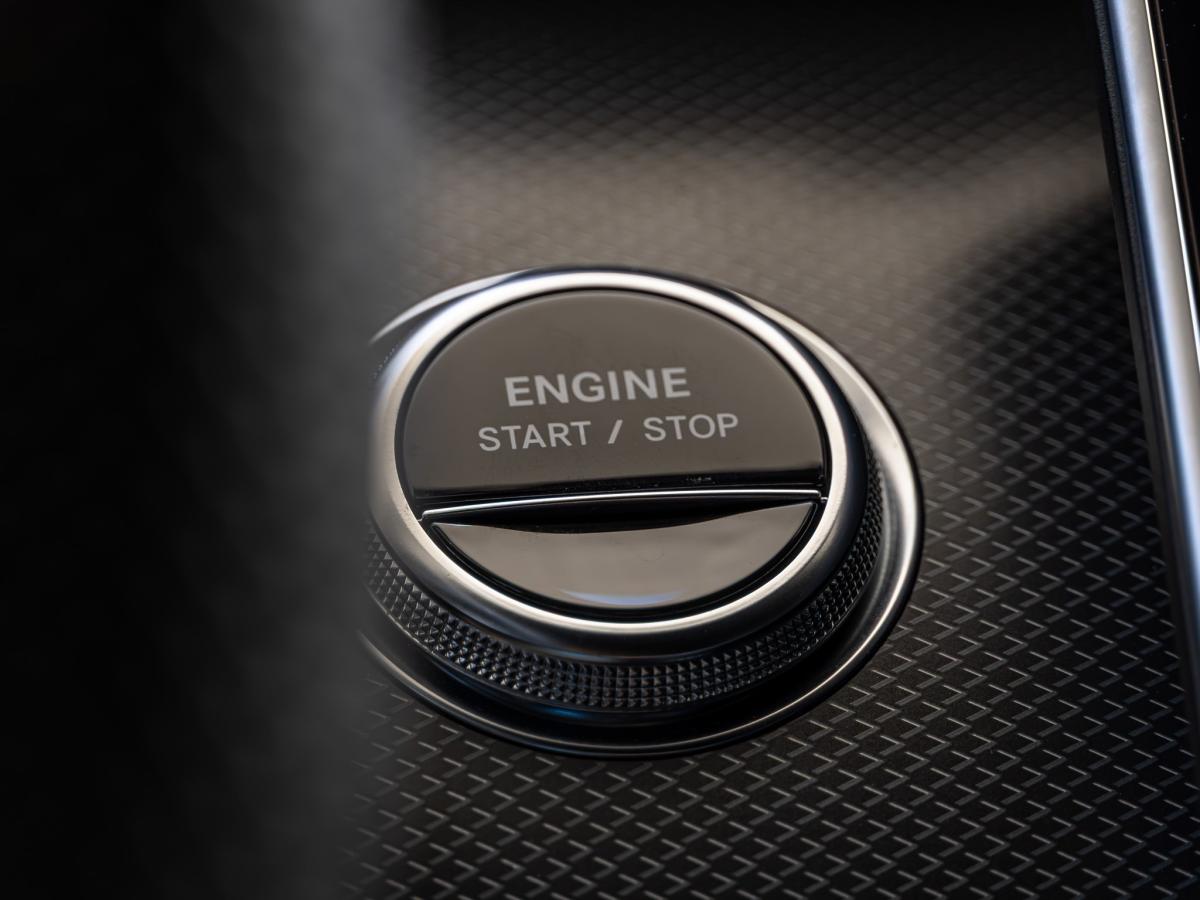 mercedes-benz-classe-c-2023-hibrido-a-gasolina-1999cc