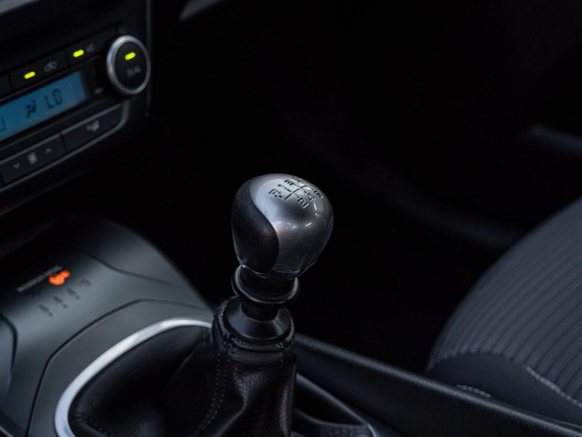 toyota-avensis-2015-diesel-1995cc