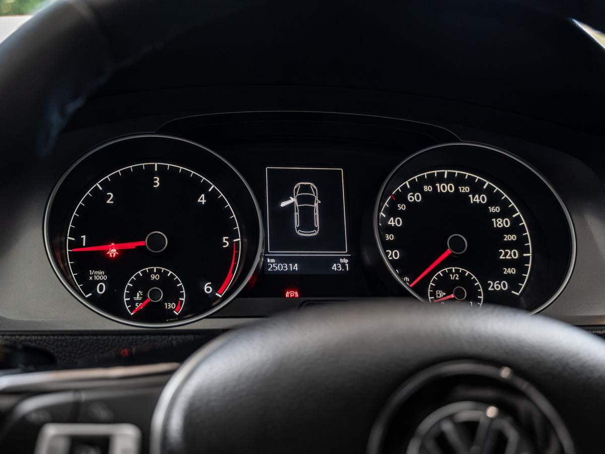 volkswagen-golf-2014-diesel-1598cc