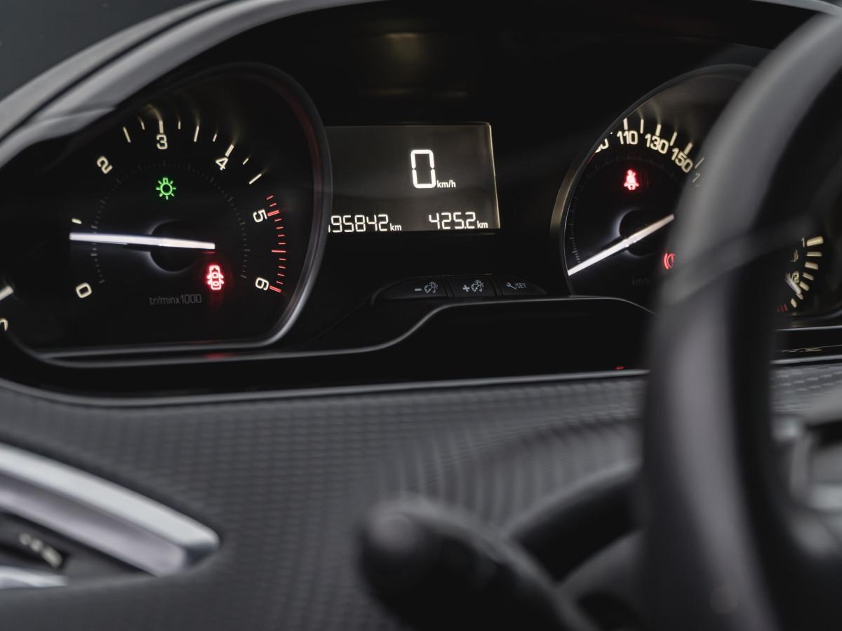 peugeot-208-2018-diesel-1560cc