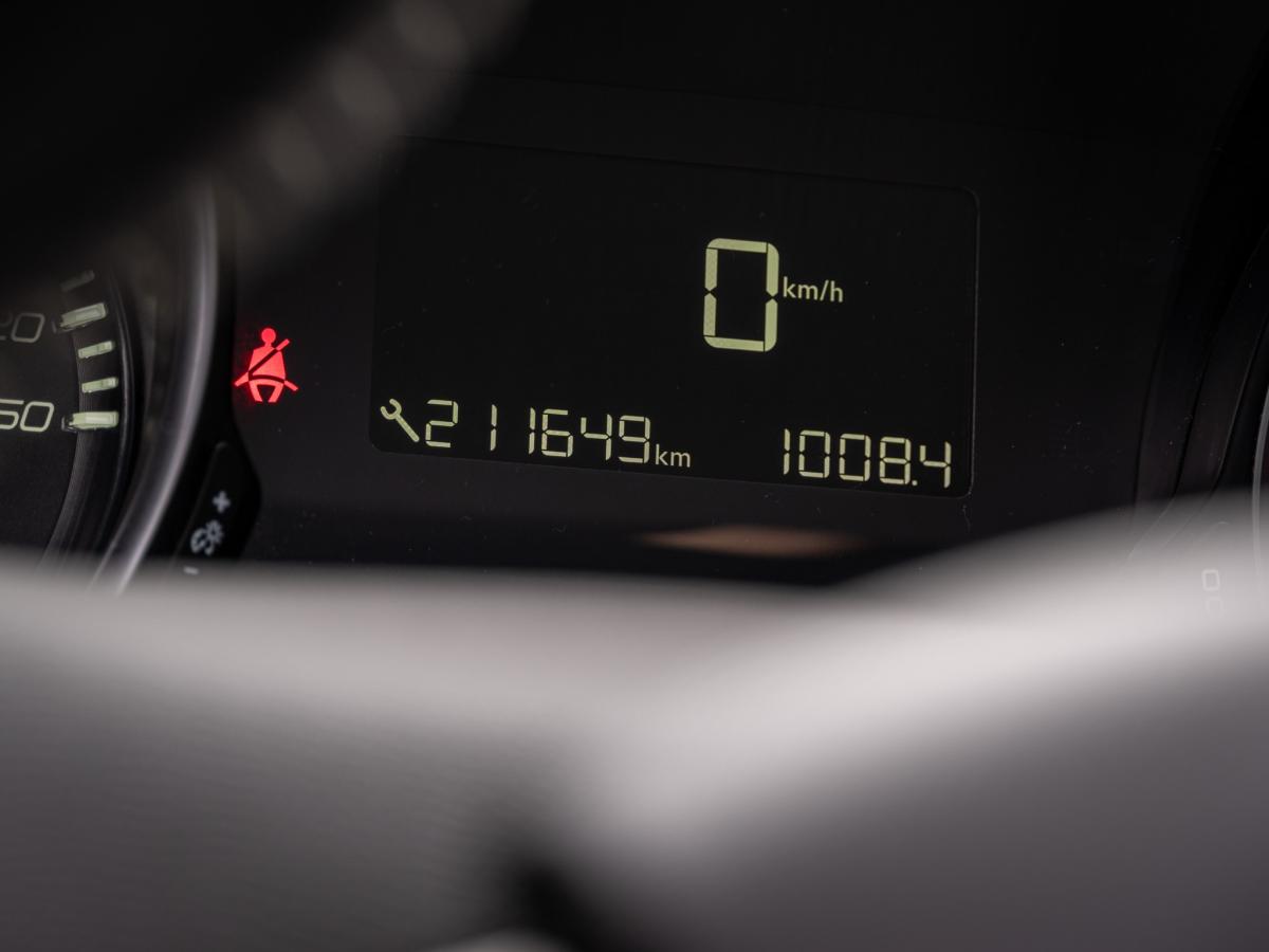 peugeot-308-2014-diesel-1560cc