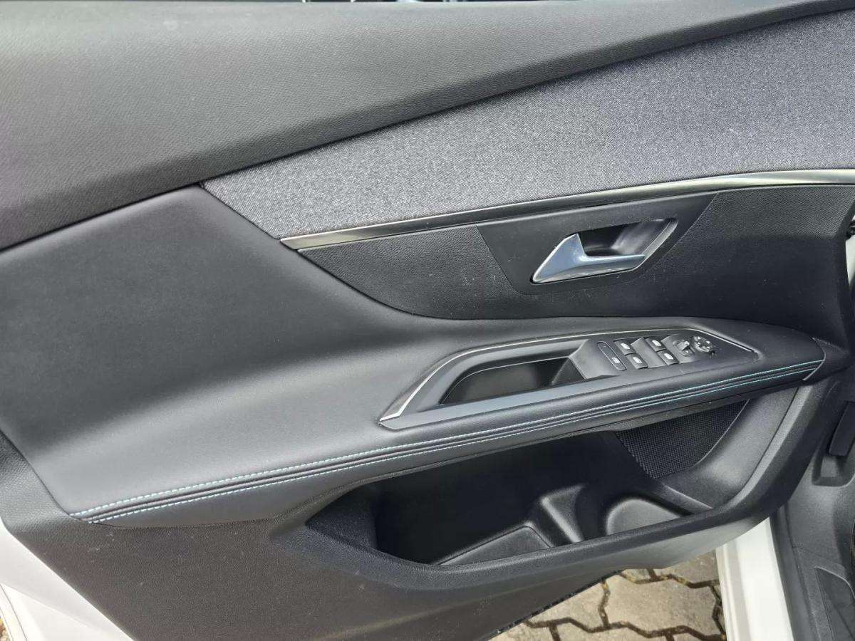 peugeot-5008-2022-diesel-1499cc