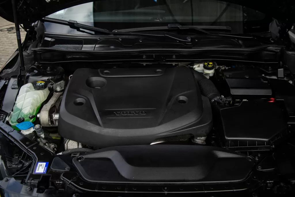 volvo-v40-2017-diesel-1969cc