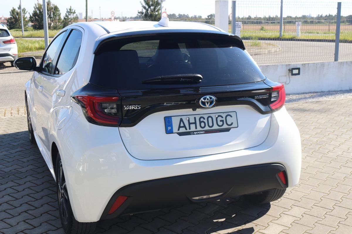 toyota-yaris-2021-hibrido-a-gasolina-1490cc