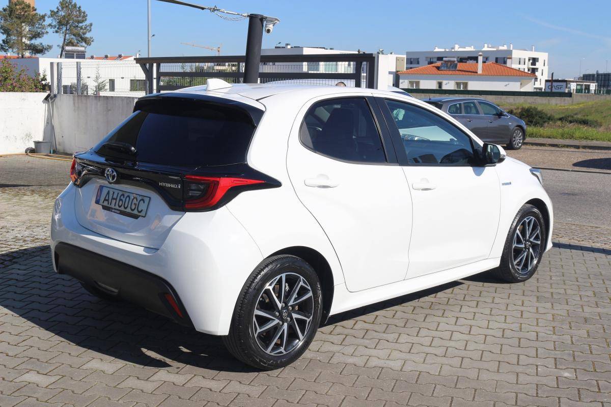 toyota-yaris-2021-hibrido-a-gasolina-1490cc