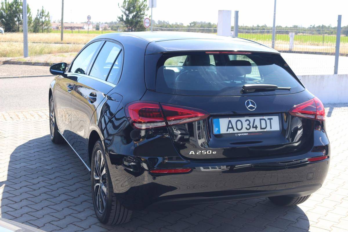 mercedes-benz-classe-a-2022-hibrido-a-gasolina-1332cc