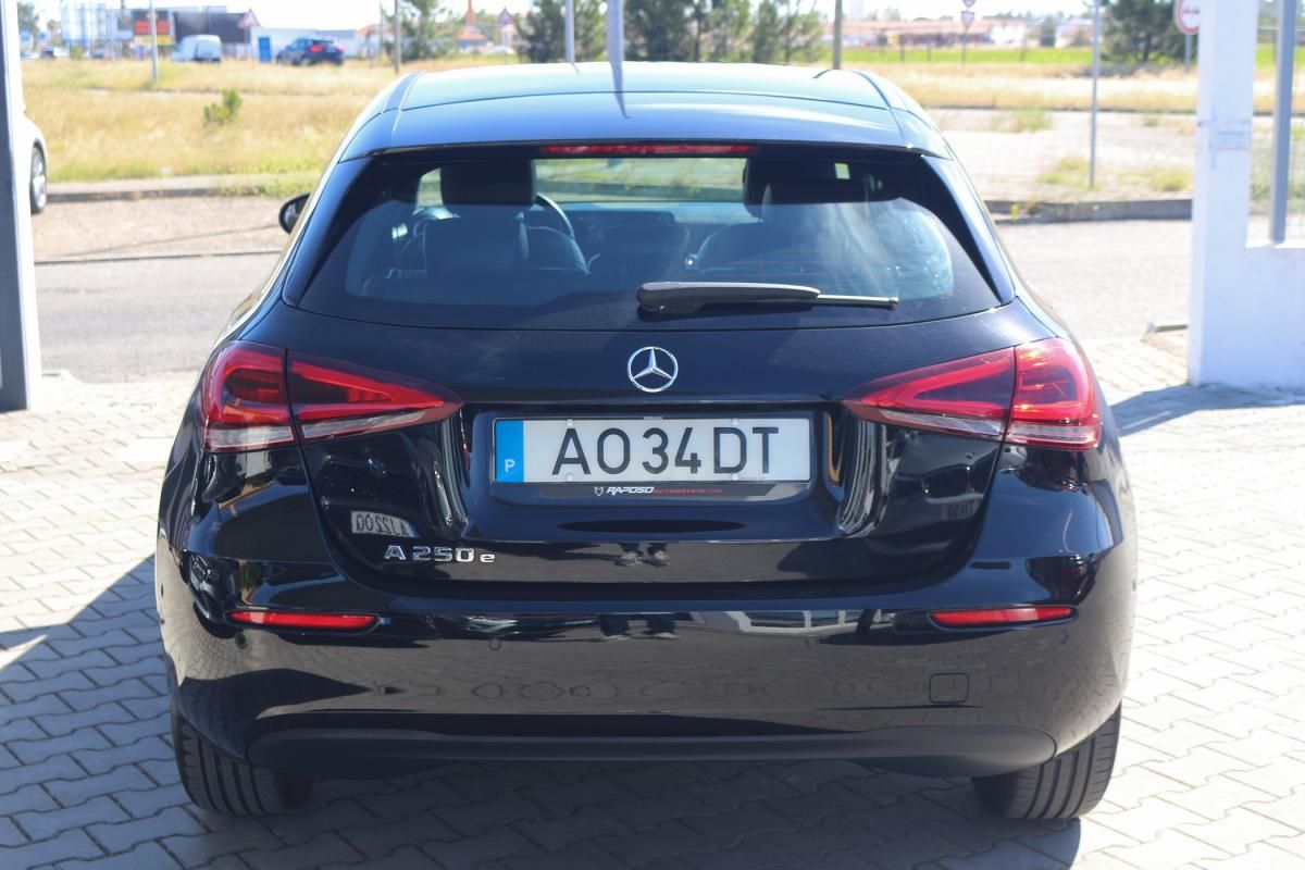mercedes-benz-classe-a-2022-hibrido-a-gasolina-1332cc