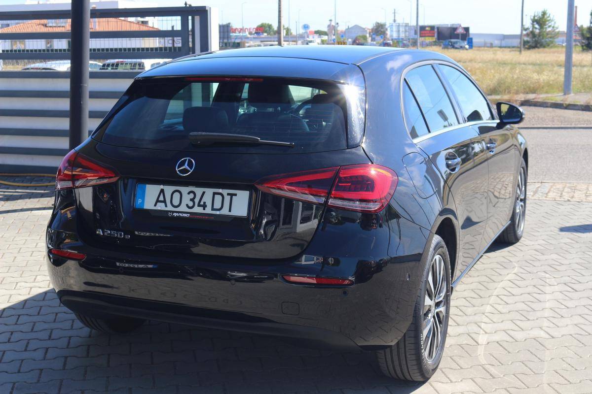 mercedes-benz-classe-a-2022-hibrido-a-gasolina-1332cc