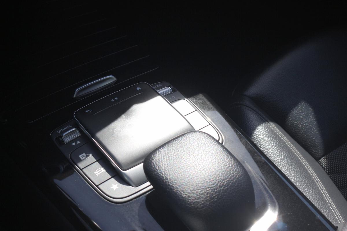mercedes-benz-classe-a-2022-hibrido-a-gasolina-1332cc