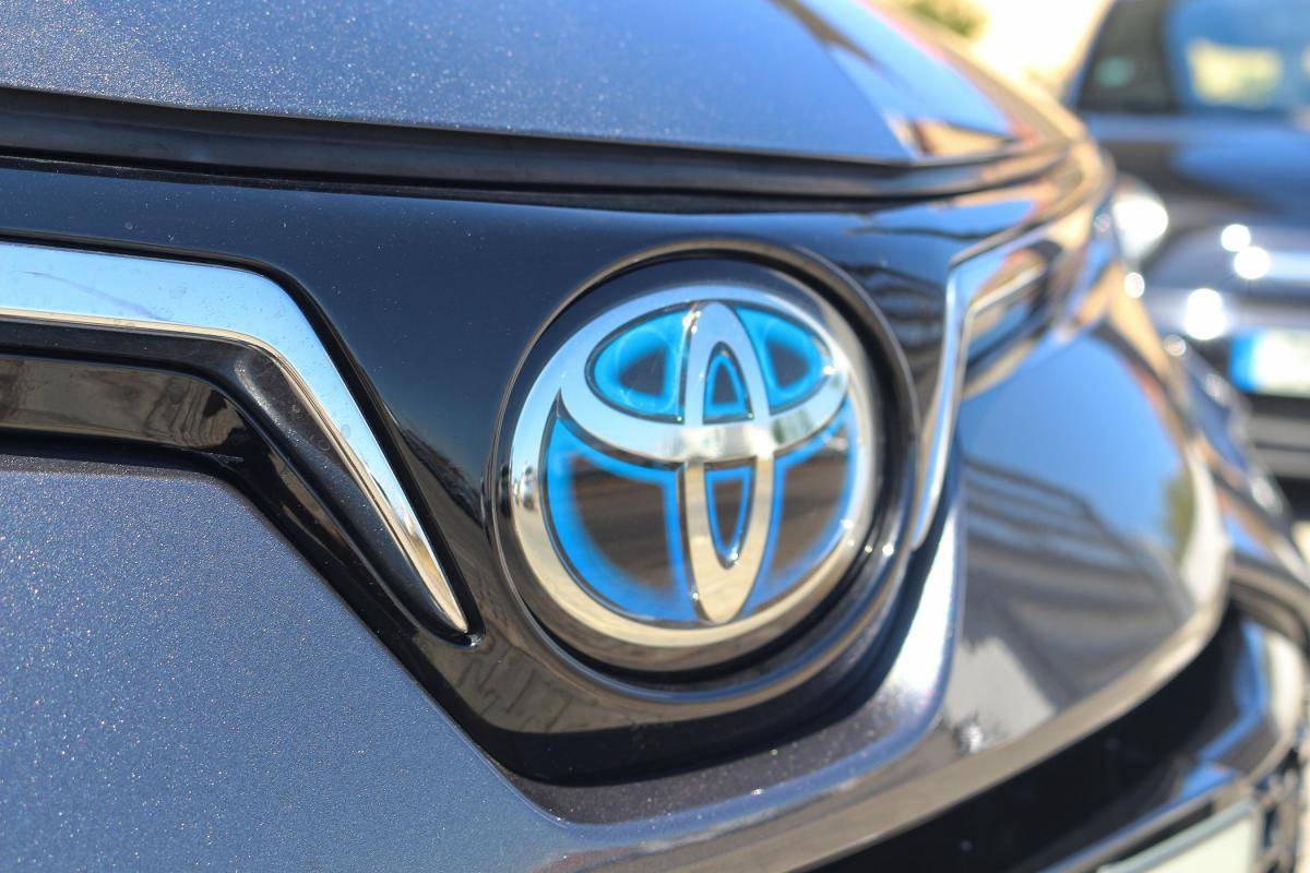 toyota-corolla-2023-hibrido-a-gasolina-1798cc