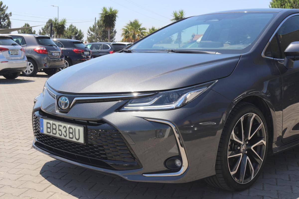 toyota-corolla-2023-hibrido-a-gasolina-1798cc