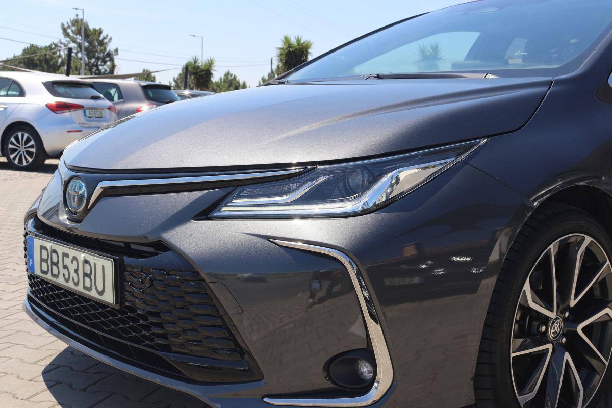 toyota-corolla-2023-hibrido-a-gasolina-1798cc