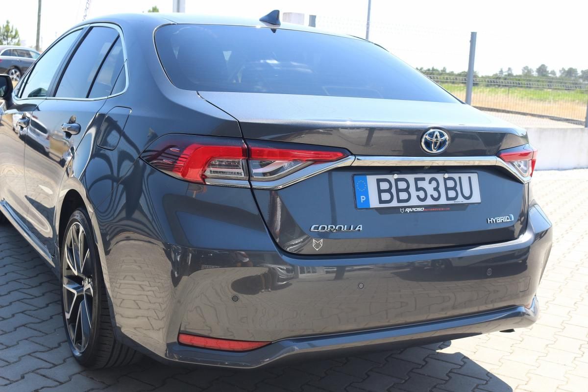 toyota-corolla-2023-hibrido-a-gasolina-1798cc