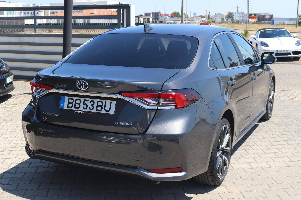 toyota-corolla-2023-hibrido-a-gasolina-1798cc