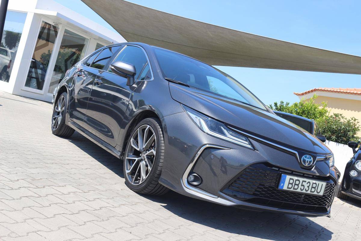 toyota-corolla-2023-hibrido-a-gasolina-1798cc