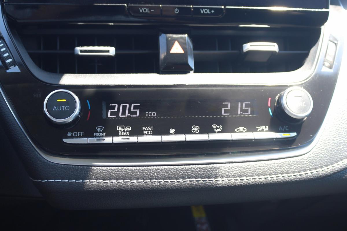 toyota-corolla-2023-hibrido-a-gasolina-1798cc