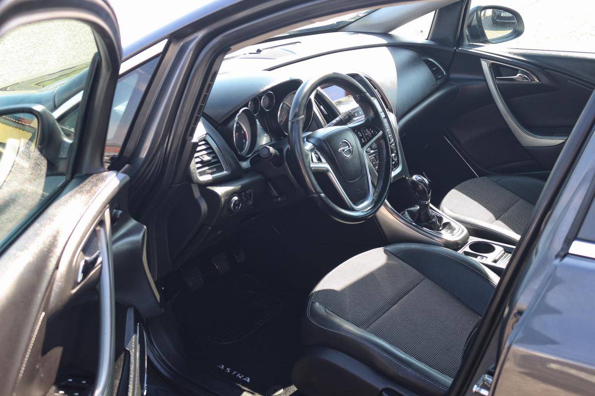 opel-astra-sport-tourer-2012-diesel-1686cc