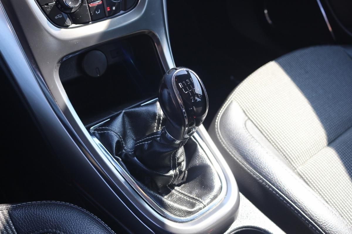 opel-astra-sport-tourer-2012-diesel-1686cc