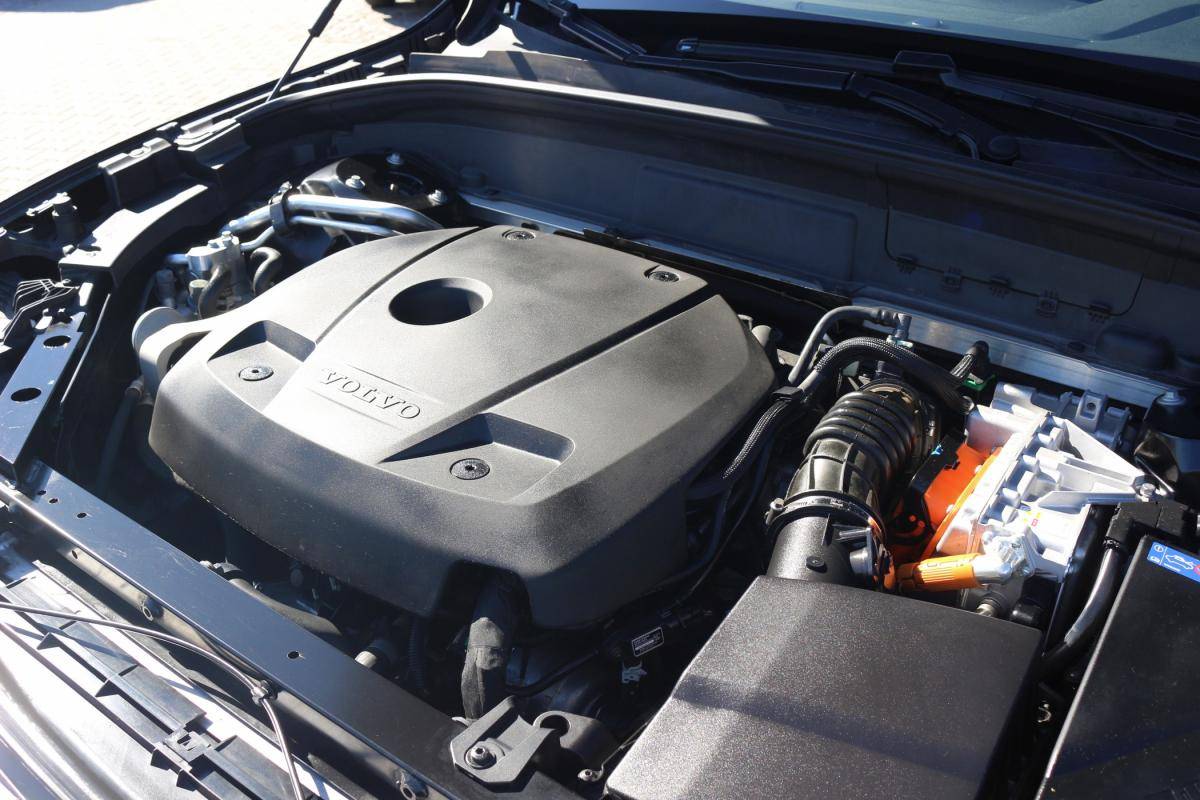 volvo-xc60-2021-hibrido-a-gasolina-1969cc