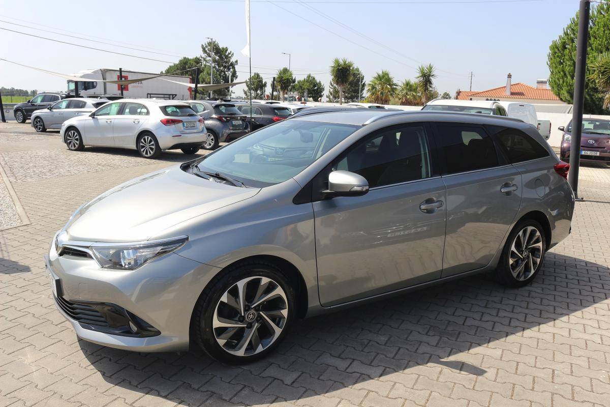 toyota-auris-touring-sports-2016-diesel-1364cc