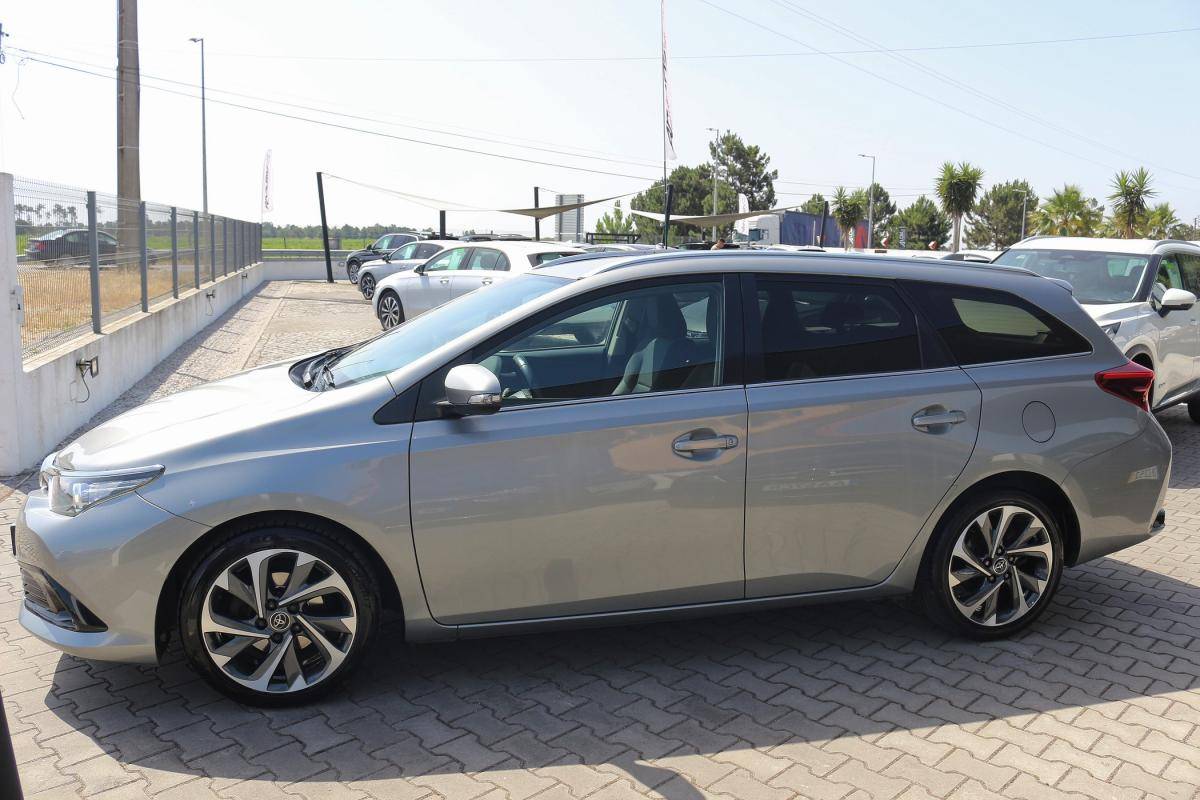 toyota-auris-touring-sports-2016-diesel-1364cc