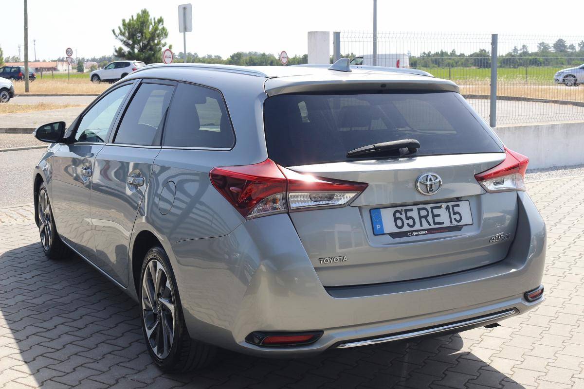 toyota-auris-touring-sports-2016-diesel-1364cc