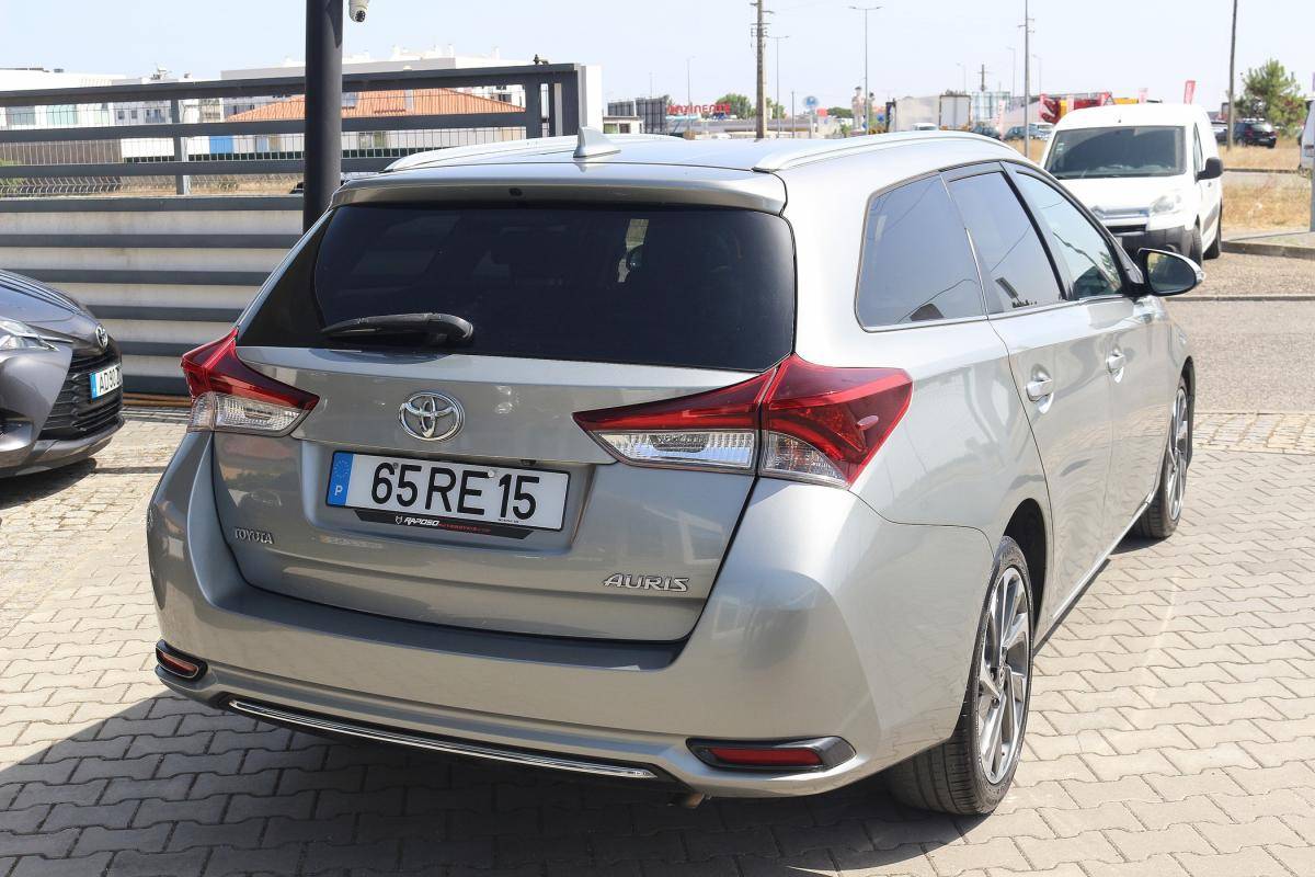 toyota-auris-touring-sports-2016-diesel-1364cc