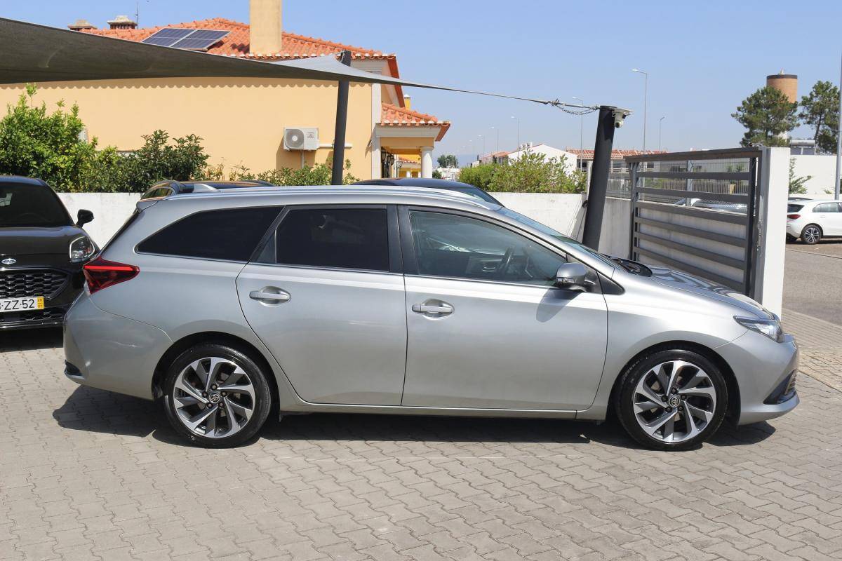 toyota-auris-touring-sports-2016-diesel-1364cc