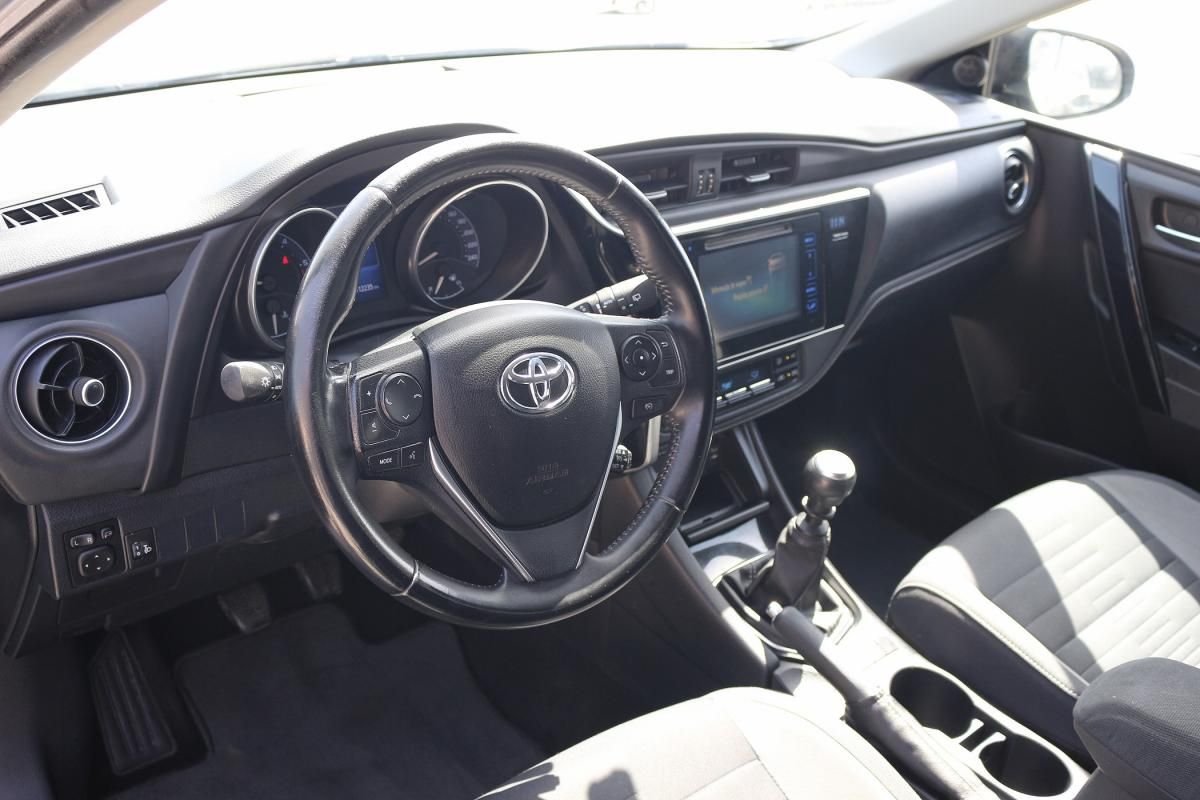 toyota-auris-touring-sports-2016-diesel-1364cc