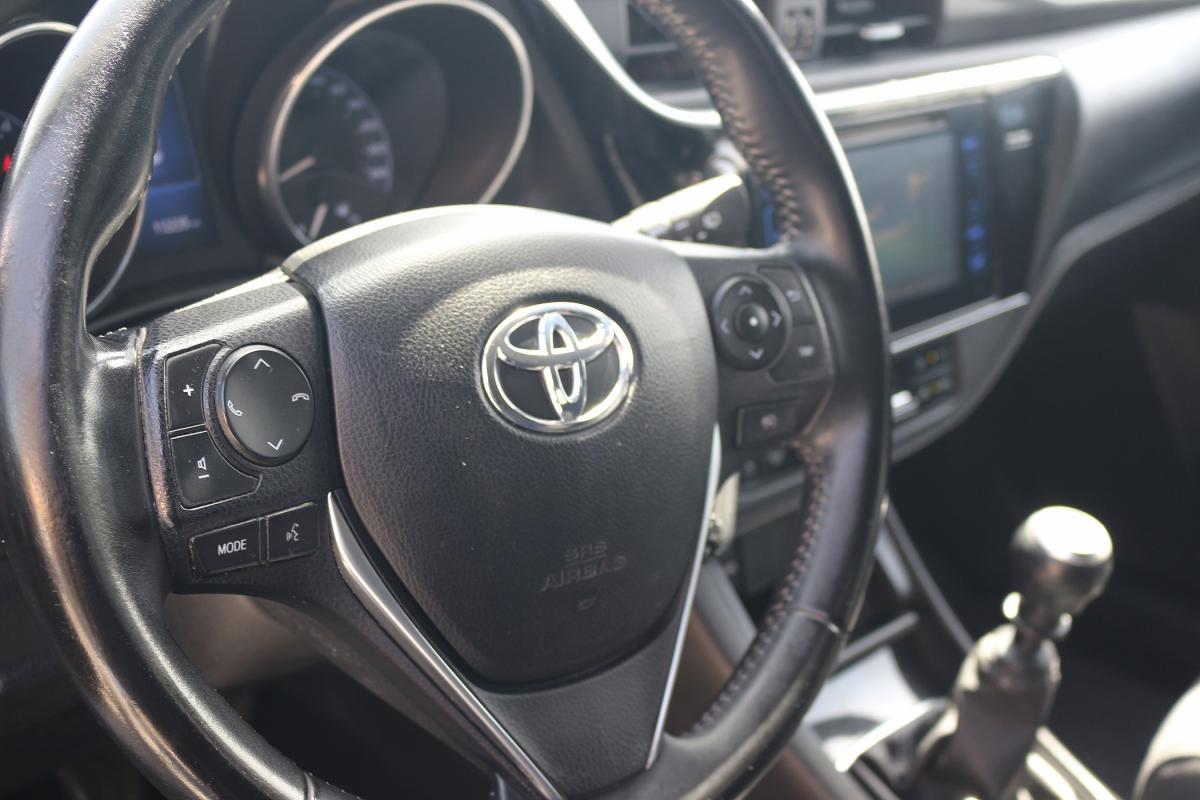 toyota-auris-touring-sports-2016-diesel-1364cc